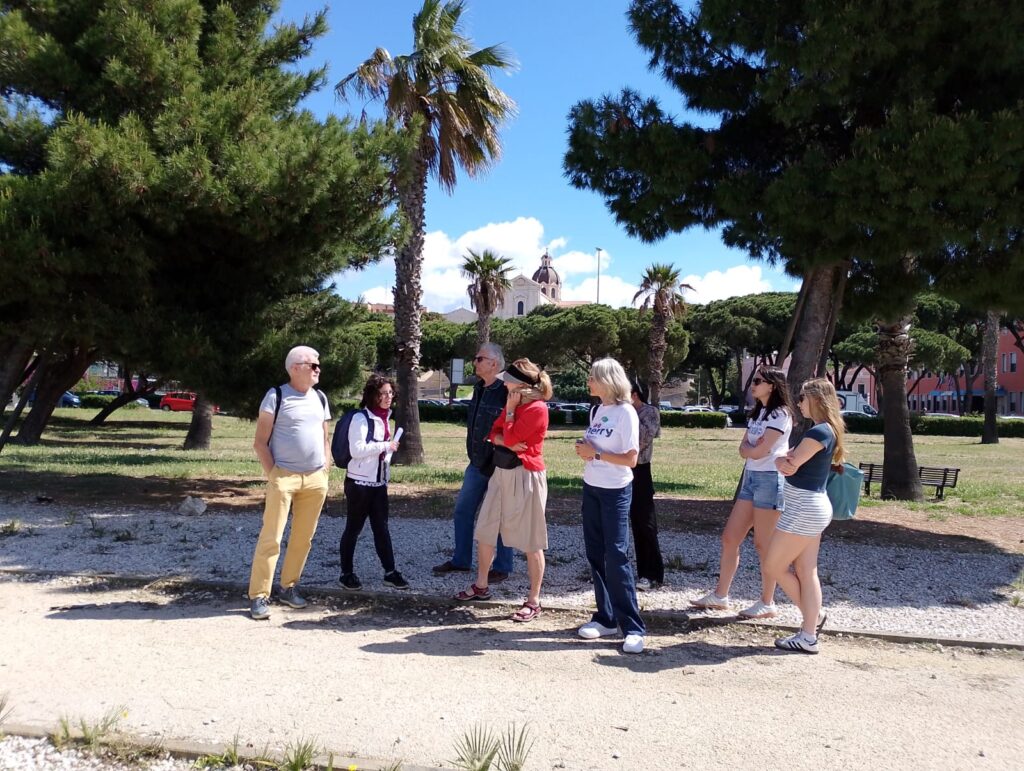 Studenti di italiano in giro per la città con L'Accademia Cagliari