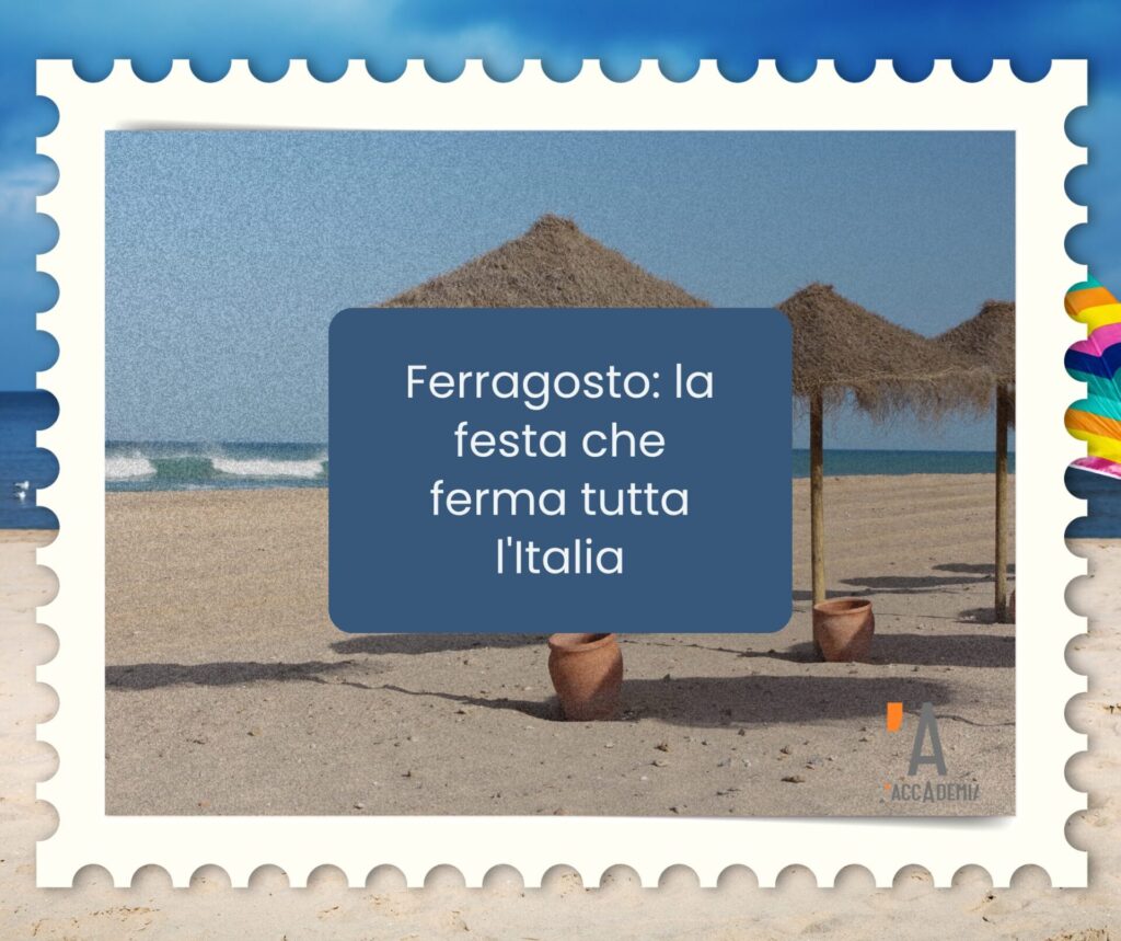 Spiaggia italiana piena di ombrelloni durante il Ferragosto, il 15 agosto