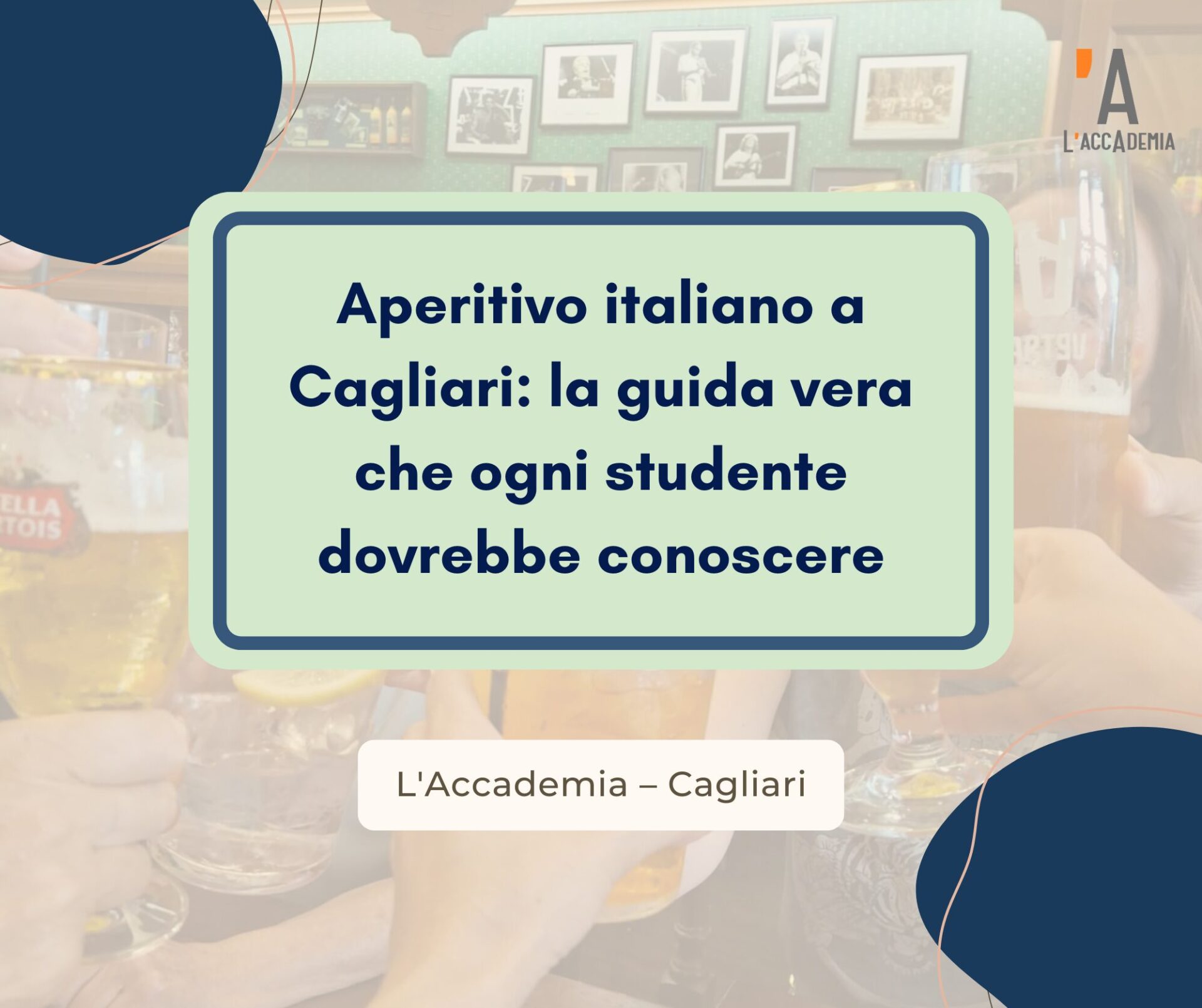 aperitivo italiano con spritz e stuzzichini in un bar di Cagliari